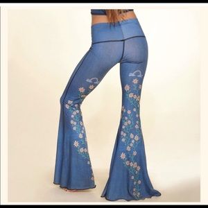 IN SEARCH OF ANY TEEKI BELLS SIZE LARGE